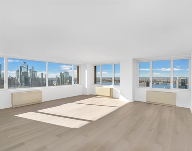 322 W 57th St - Photo Thumbnail 1