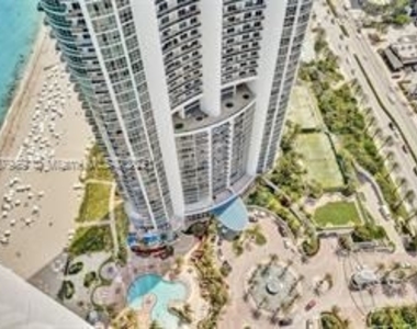 18201 Collins Ave - Photo Thumbnail 10