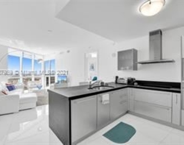 18201 Collins Ave - Photo Thumbnail 8