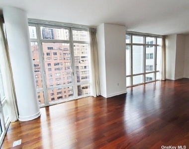 207 East 57th Street - Photo Thumbnail 6