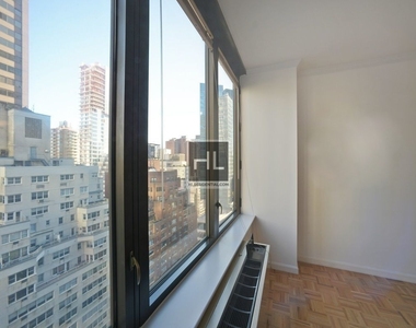 East 57th Street - Photo Thumbnail 6