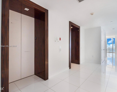 1100 Biscayne Blvd - Photo Thumbnail 3