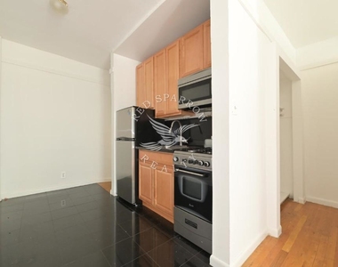 338 East 61st Street - Photo Thumbnail 6