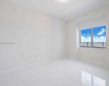 1100 Biscayne Blvd - Photo Thumbnail 5