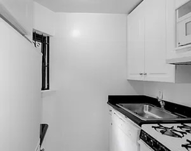 35 West 65th Street - Photo Thumbnail 1