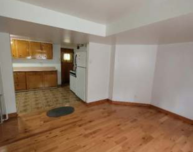 1041 Beloit Ave - Photo Thumbnail 4