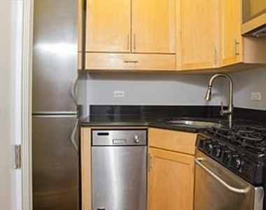 E 6th St - NO FEE - Duplex w/ Washer/Dryer in unit - Photo Thumbnail 1