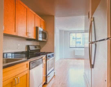Massive! PENTHOUSE! 3 Bedroom 2 Bathroom Apartment Available on the 90's UWS - Photo Thumbnail 3