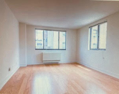 Massive! PENTHOUSE! 3 Bedroom 2 Bathroom Apartment Available on the 90's UWS - Photo Thumbnail 2