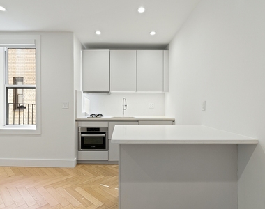 220 West 24th Street - Photo Thumbnail 4