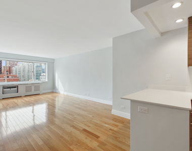 2 bed on East 65th Street - Photo Thumbnail 3