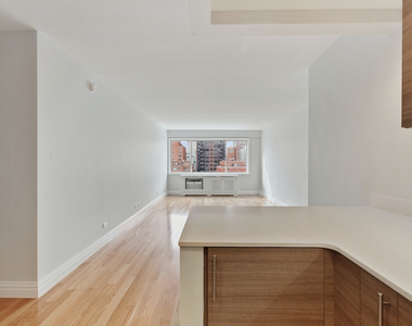 2 bed on East 65th Street - Photo Thumbnail 0