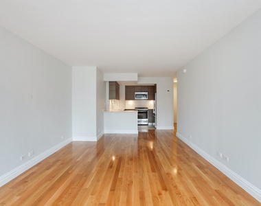 2 bed on East 65th Street - Photo Thumbnail 1