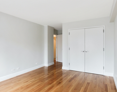 2 bed on East 65th Street - Photo Thumbnail 7