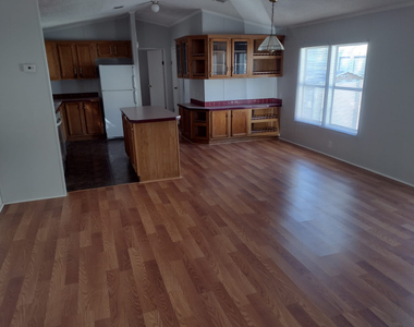 4222 Live Oak Ln - Photo Thumbnail 3