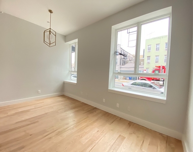 725 Metropolitan Avenue - Photo Thumbnail 2