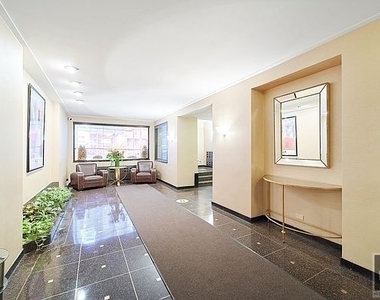 East 55th Street - Photo Thumbnail 8