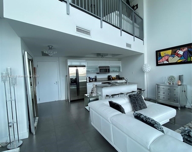 888 Biscayne Blvd  #902 - Photo Thumbnail 4