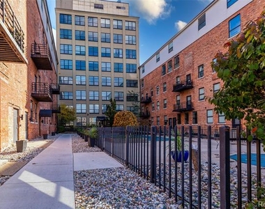 6533 Jefferson Ave # 67/221w - Photo Thumbnail 2