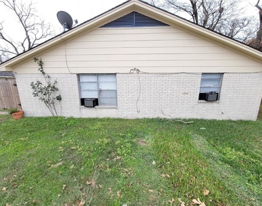 1316 Airline Drive - Photo Thumbnail 4