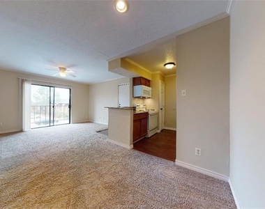 904 University Oaks Boulevard - Photo Thumbnail 6