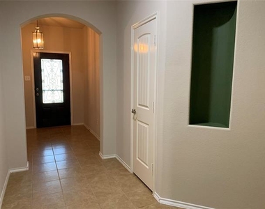 1106 Bexar Avenue - Photo Thumbnail 2