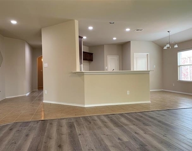 1106 Bexar Avenue - Photo Thumbnail 5