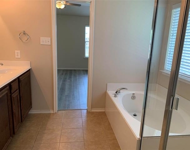 1106 Bexar Avenue - Photo Thumbnail 18