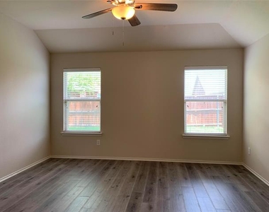 1106 Bexar Avenue - Photo Thumbnail 17