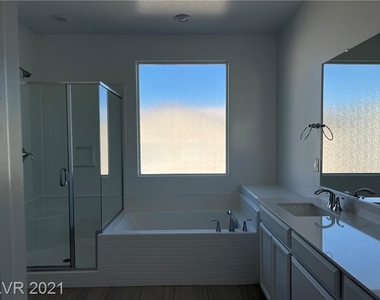 10776 Mulholland Avenue - Photo Thumbnail 9