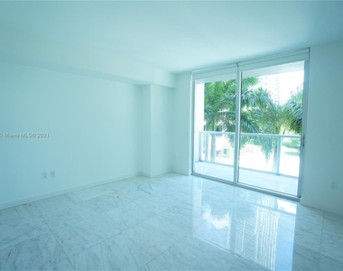 500 Brickell Ave - Photo Thumbnail 10