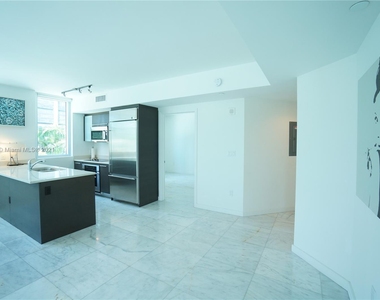 500 Brickell Ave - Photo Thumbnail 8