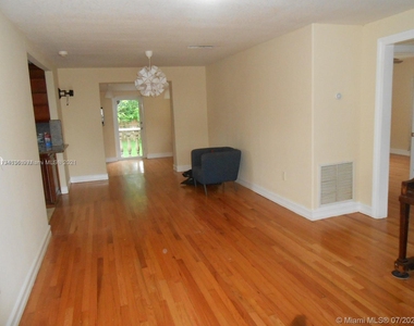 10753 Ne 3rd Ave - Photo Thumbnail 1