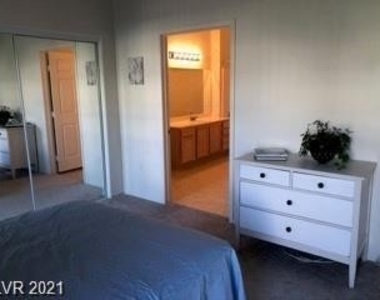 9303 Gilcrease Avenue - Photo Thumbnail 9