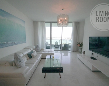 900 Biscayne Blvd - Photo Thumbnail 0