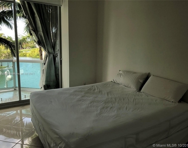 16500 Collins Ave - Photo Thumbnail 14