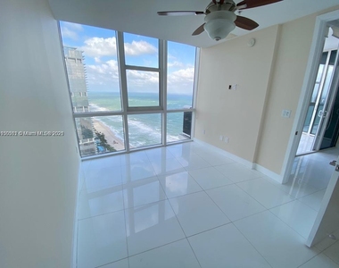 18201 Collins Ave - Photo Thumbnail 1