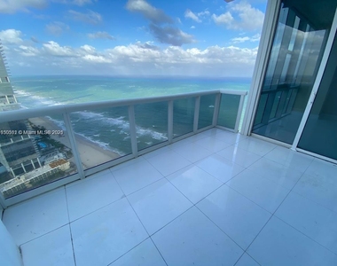 18201 Collins Ave - Photo Thumbnail 0