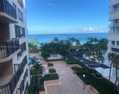 10175 Collins Ave - Photo Thumbnail 2