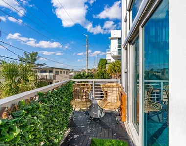 7700 Collins Ave - Photo Thumbnail 15