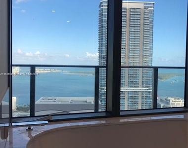 1000 Brickell Plaza - Photo Thumbnail 12