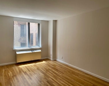 120 West 21st Street - Photo Thumbnail 1