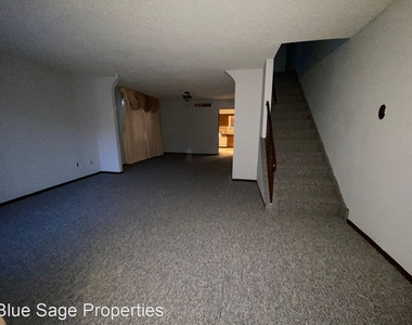 658 Rively Ave - Photo Thumbnail 1