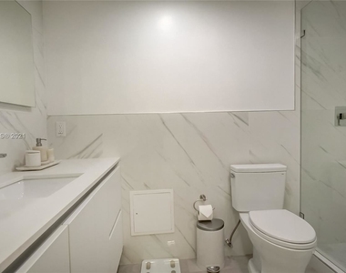 2301 Collins Ave Apt 318 - Photo Thumbnail 2