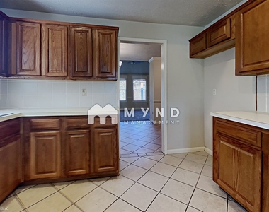 15806 Spruce River Ct - Photo Thumbnail 3