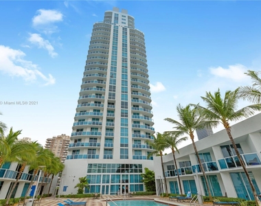 1945 S Ocean Dr Apt 305 - Photo Thumbnail 17