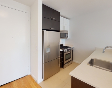 795 Columbus Avenue - Photo Thumbnail 3