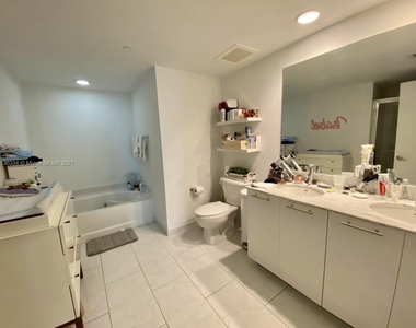 950 Brickell Bay Dr - Photo Thumbnail 12