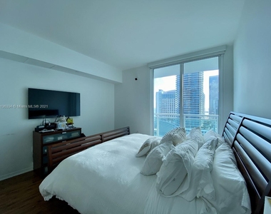 950 Brickell Bay Dr - Photo Thumbnail 10