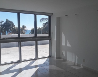 2655 Collins Ave - Photo Thumbnail 5